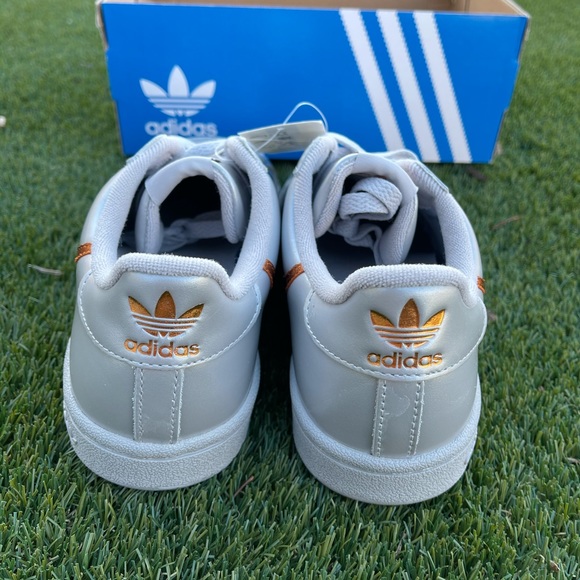 BRAND NEW WOMENS ADIDAS SNEAKERS 👟 - Picture 4 of 7